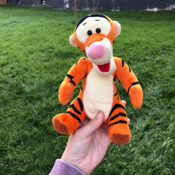 Tigger toy ©️1997 stuffed animal Disney 7.5” high Velcro paws Plush Plushie - Picture 11 of 12